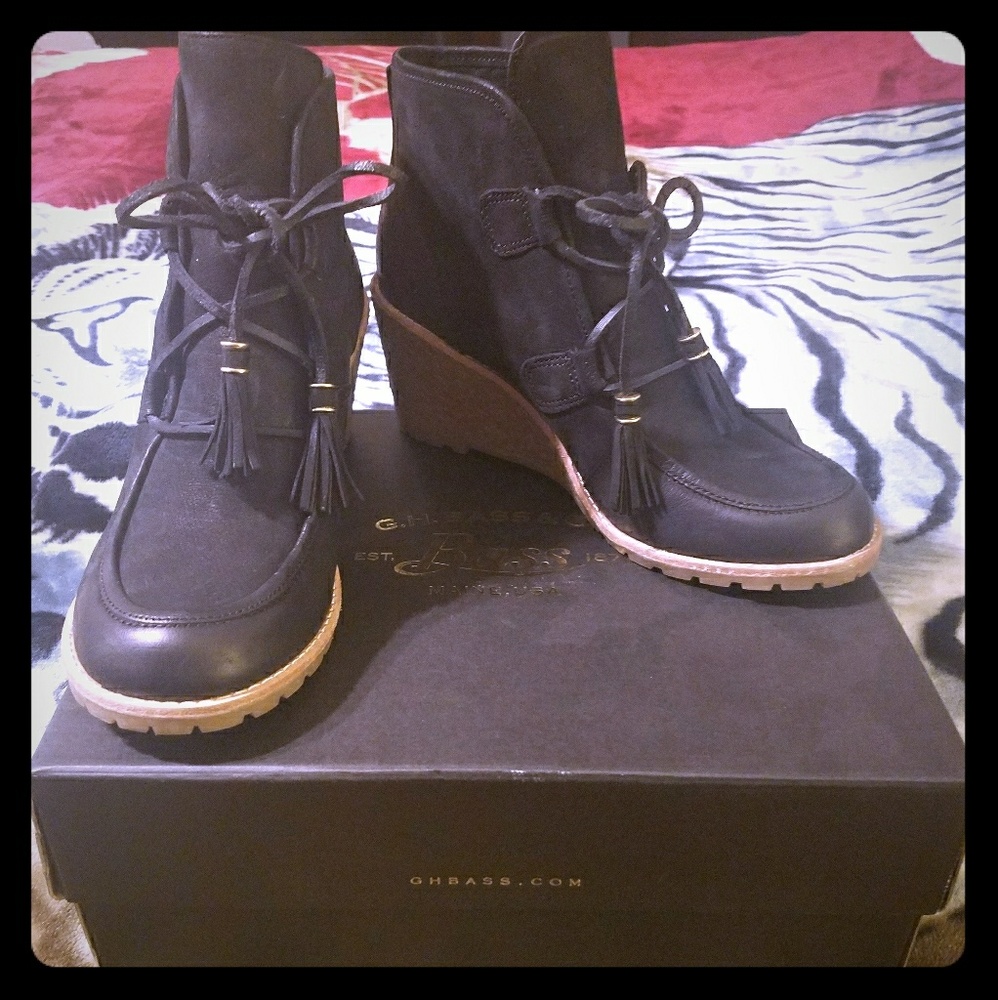 Boots - Picture 2 of 5
